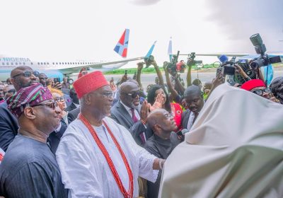 United Nigeria Airlines Welcomes New Boeing 737-800, Honours Obi of Onitsha and Chinua Achebe in Historic Unveiling.